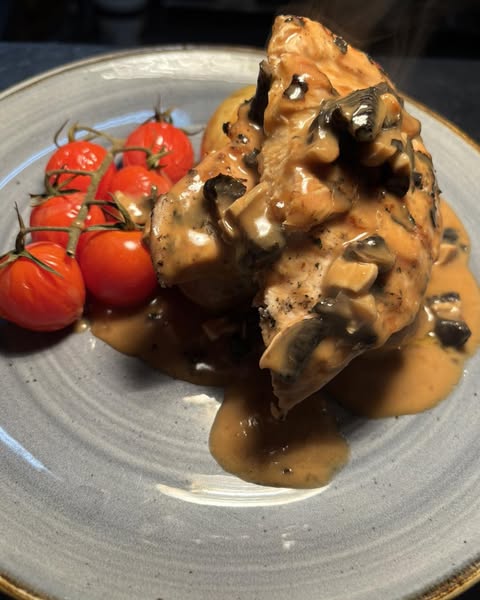 Pensioners Special! Grilled chicken and mushroom sauce 